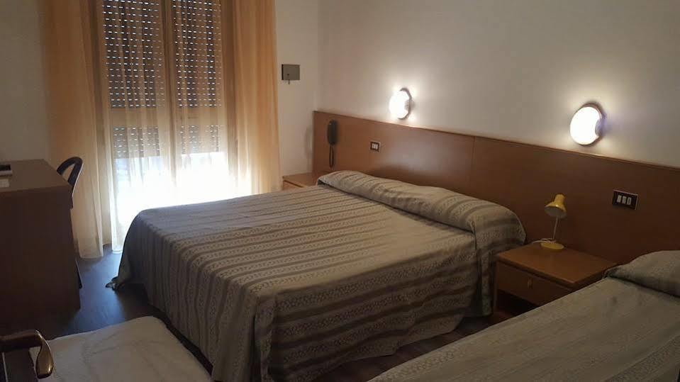Hotel Sole Eraclea Mare Exterior photo